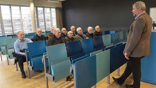 Der Dekan des Fachbereichs, Prof. Dr. Walter Müller, begrüßte die Alumni im Neubau der Hochschule.